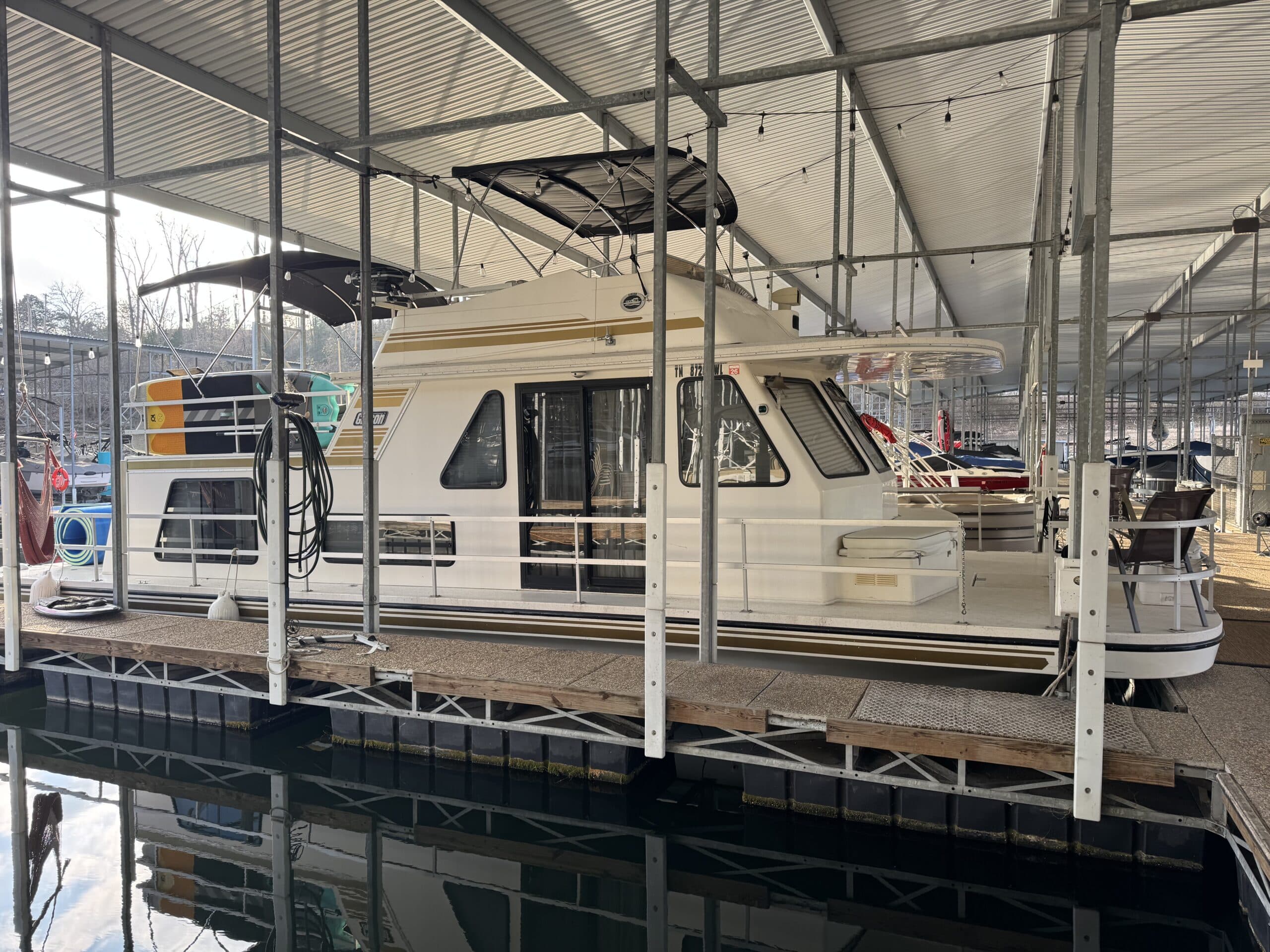 1999 Gibson 14×41 Cabin Yacht – SOLD